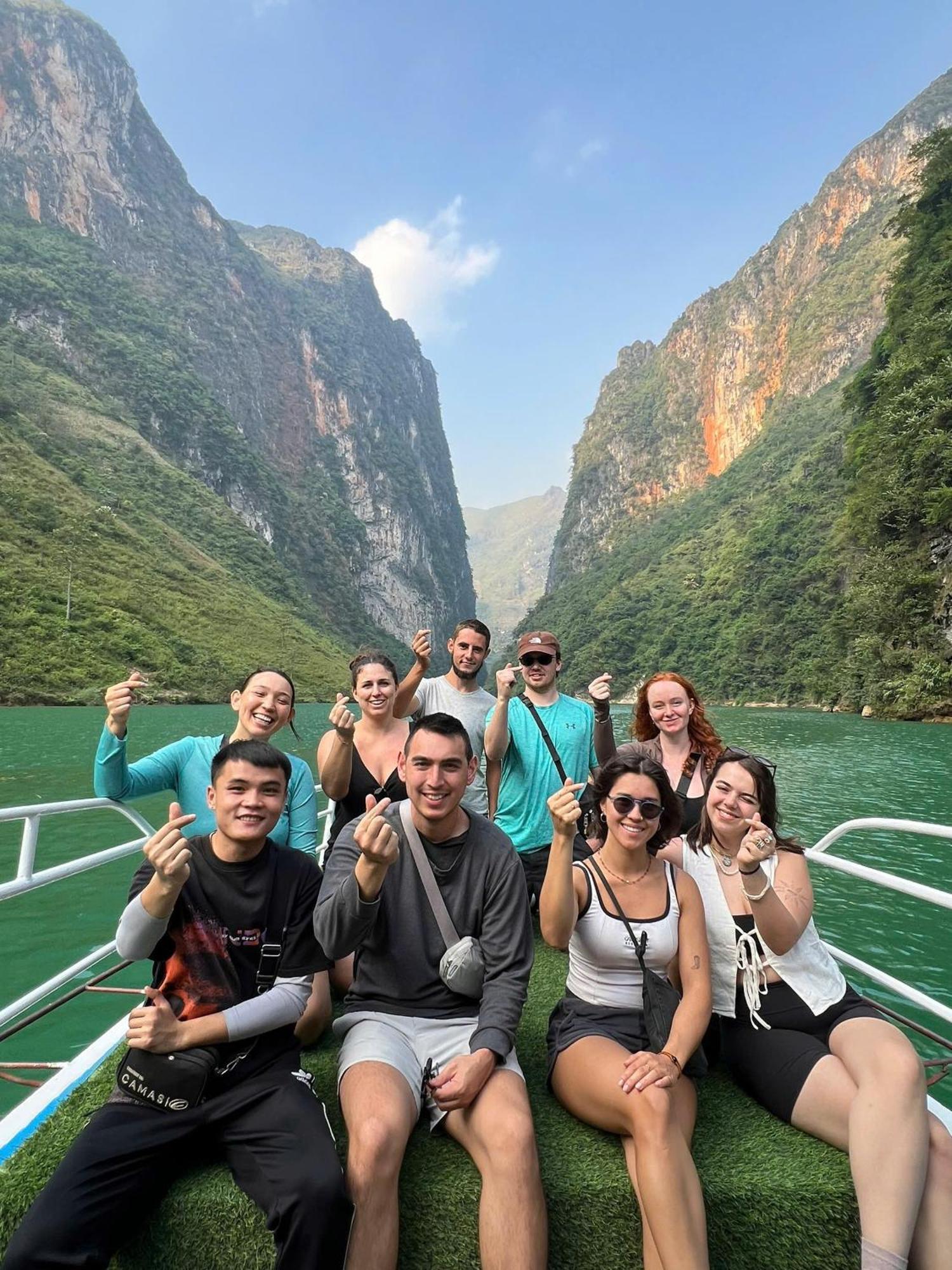 Hg Hostel Provide Tours & Motorbikes Ha Giang Dış mekan fotoğraf